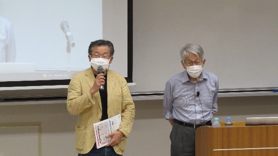 授業担当者の小川教授(連携教育開発センター副センター長)と榊理事長