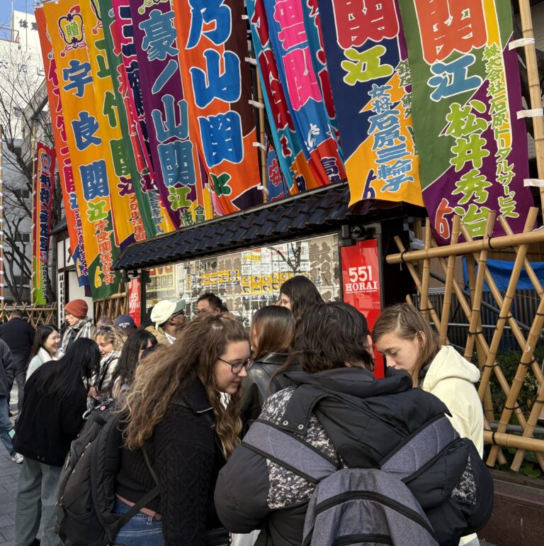 留学生と国内学生が大相撲大阪場所を観戦しました（2026年3月11日）