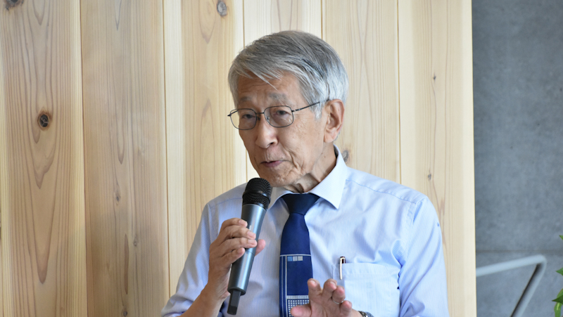 講演する理事長