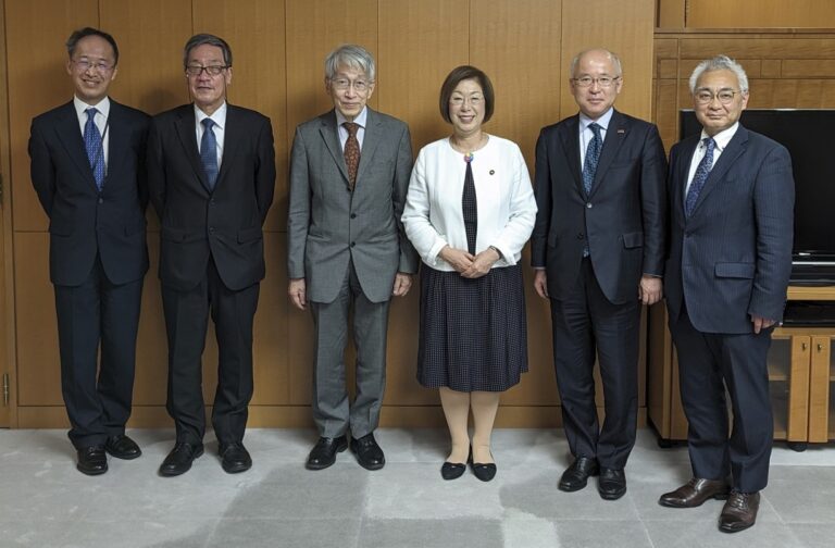 令和5年４月28日　榊理事長と両大学の学長が永岡文部科学大臣と面会しました